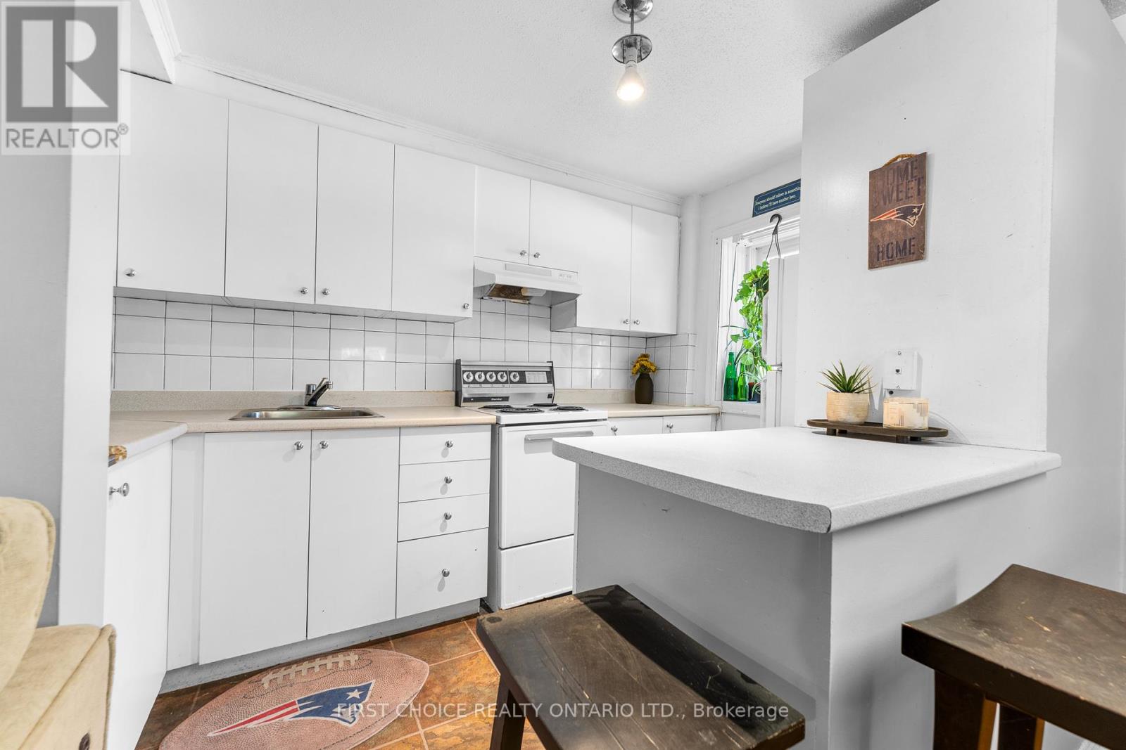 253 Frechette Street, Ottawa, Ontario  K1L 7T3 - Photo 4 - X12345748