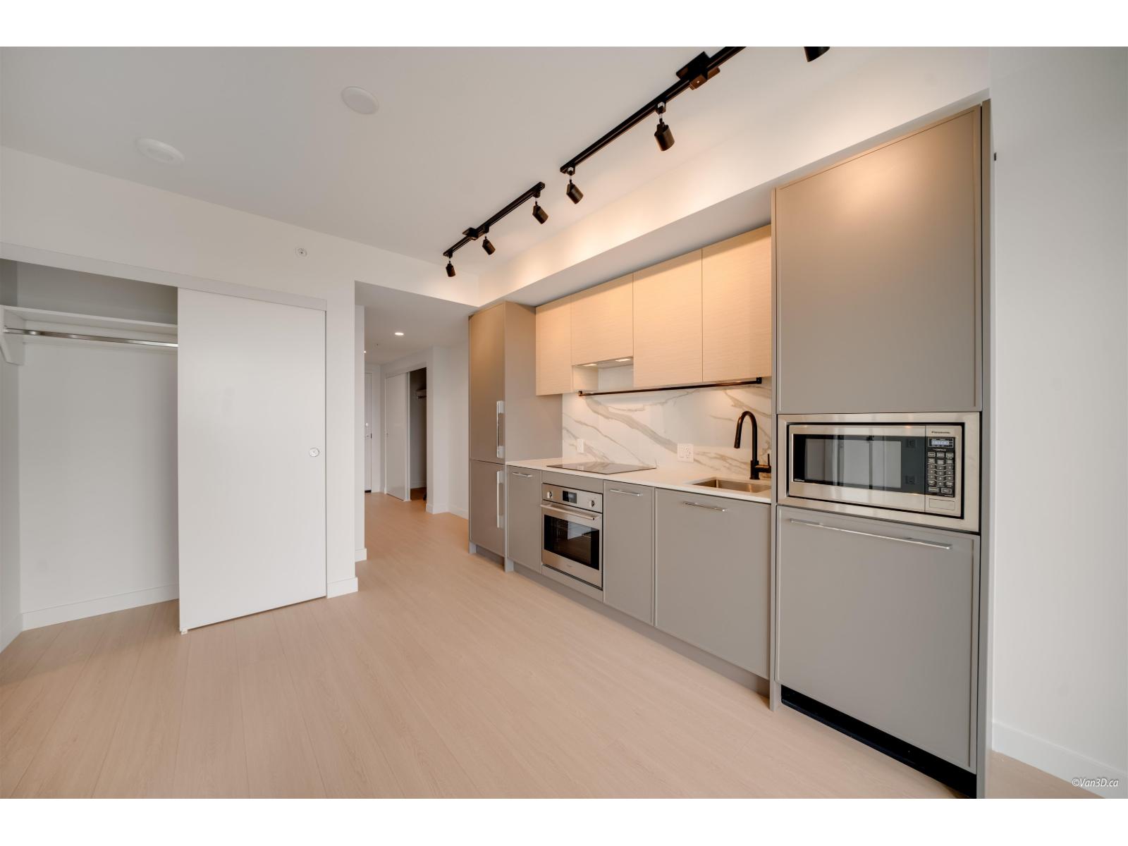 1812 13745 George Junction, Surrey, British Columbia  V3T 0V8 - Photo 10 - R3052463