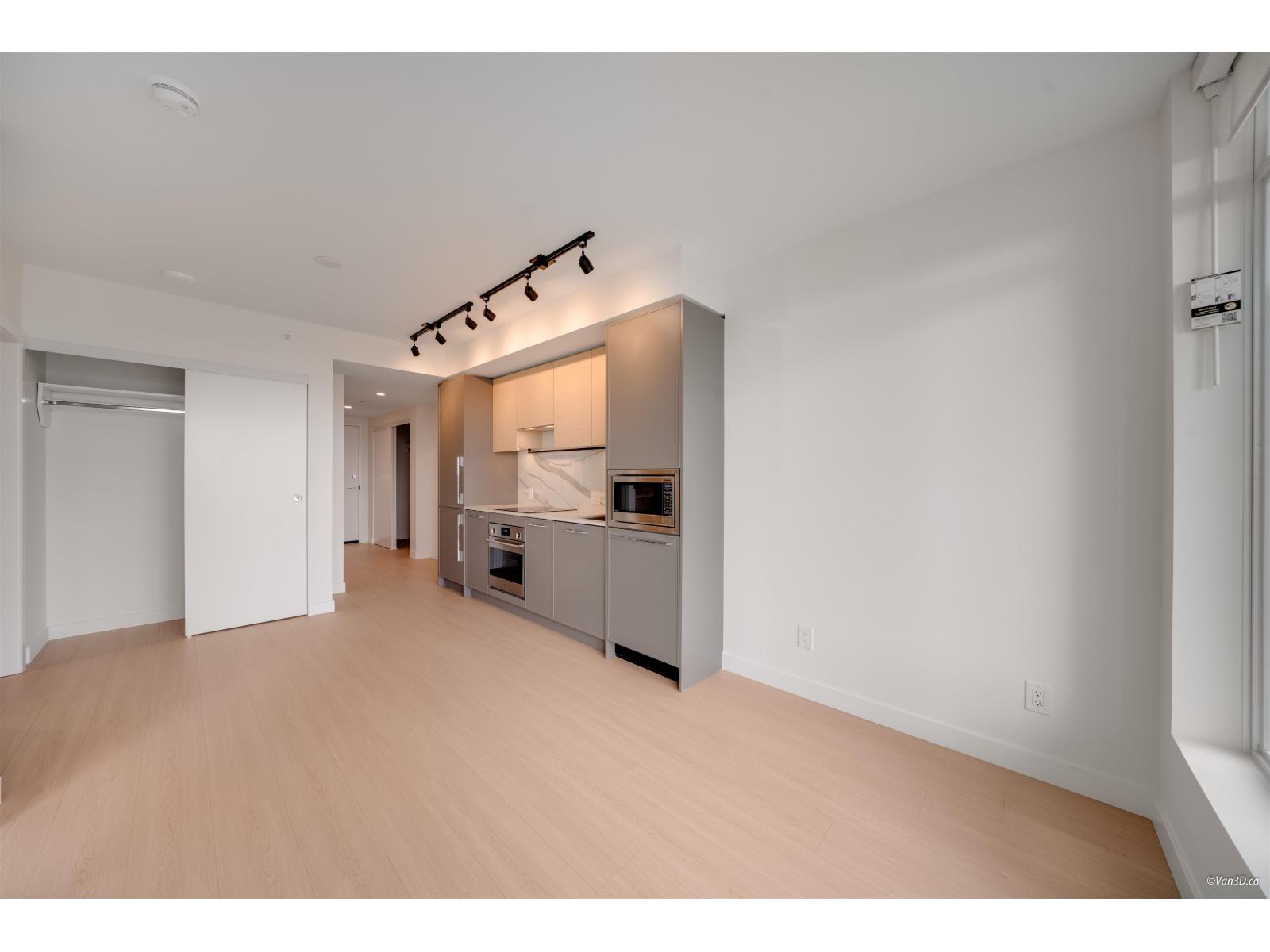 1812 13745 George Junction, Surrey, British Columbia  V3T 0V8 - Photo 7 - R3052463