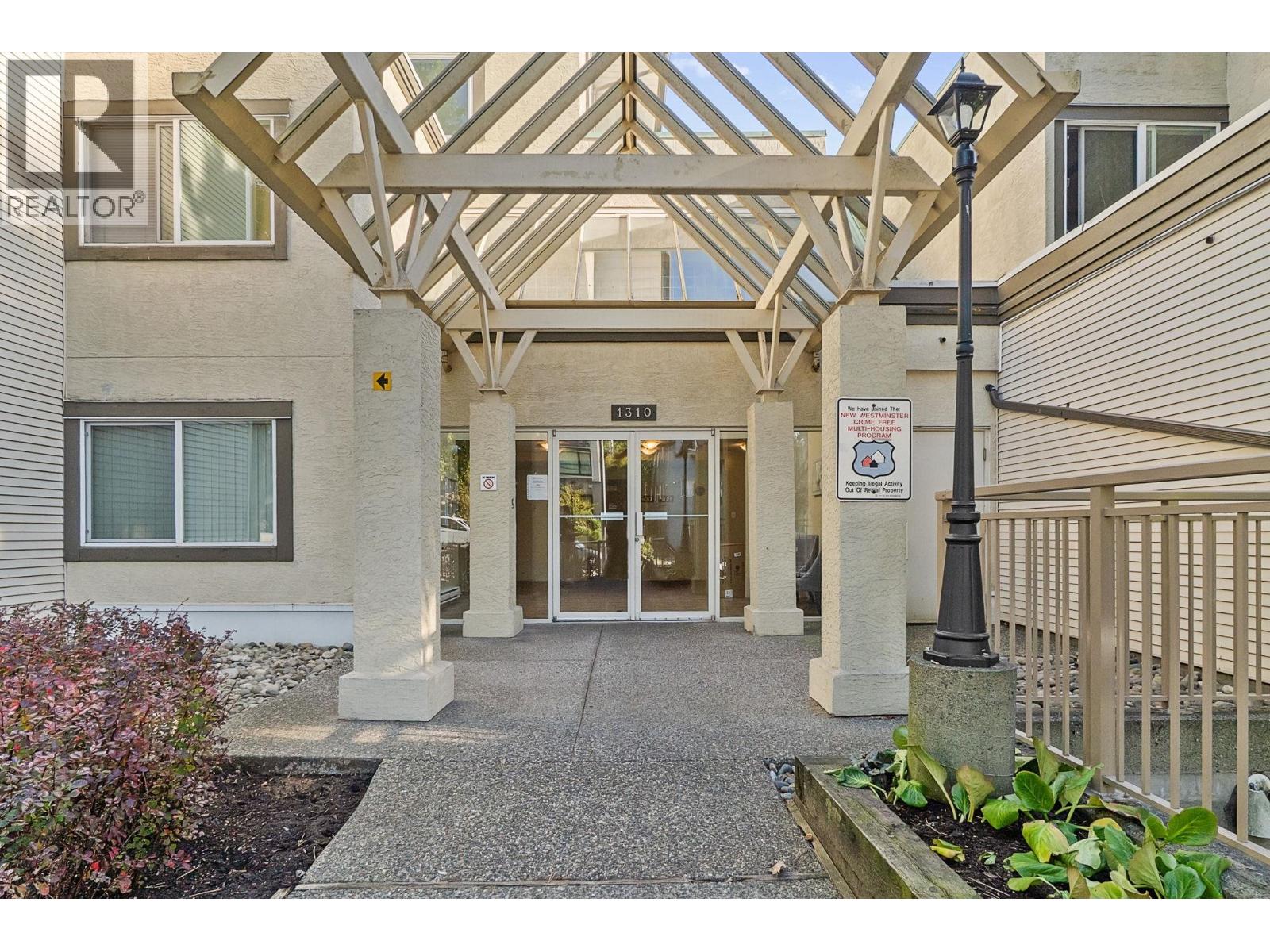 404 1310 Cariboo Street, New Westminster, British Columbia  V3M 1X2 - Photo 3 - R3051897