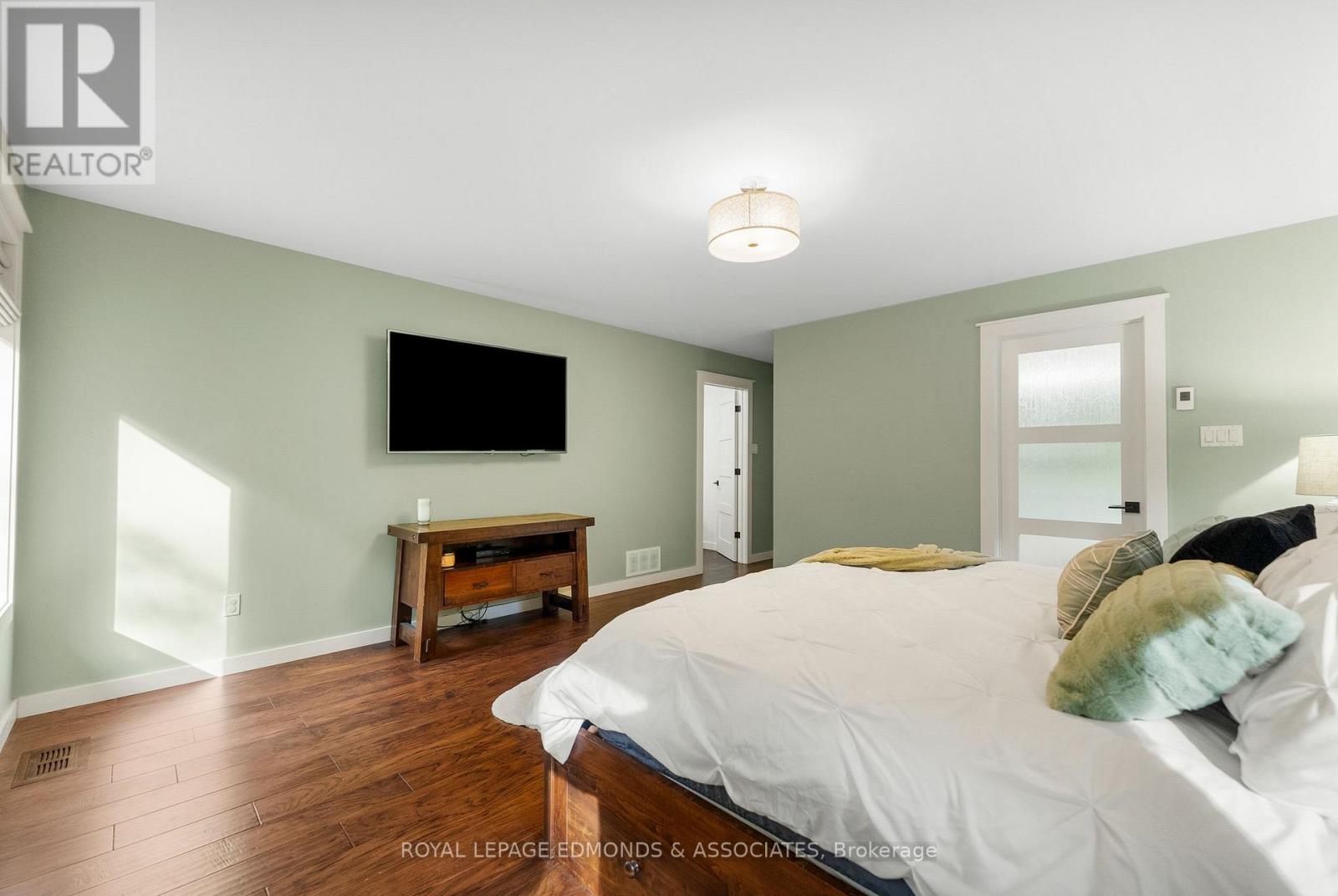 166 Deerfield Drive, Mcnab/braeside, Ontario  K0A 3L0 - Photo 18 - X12429480