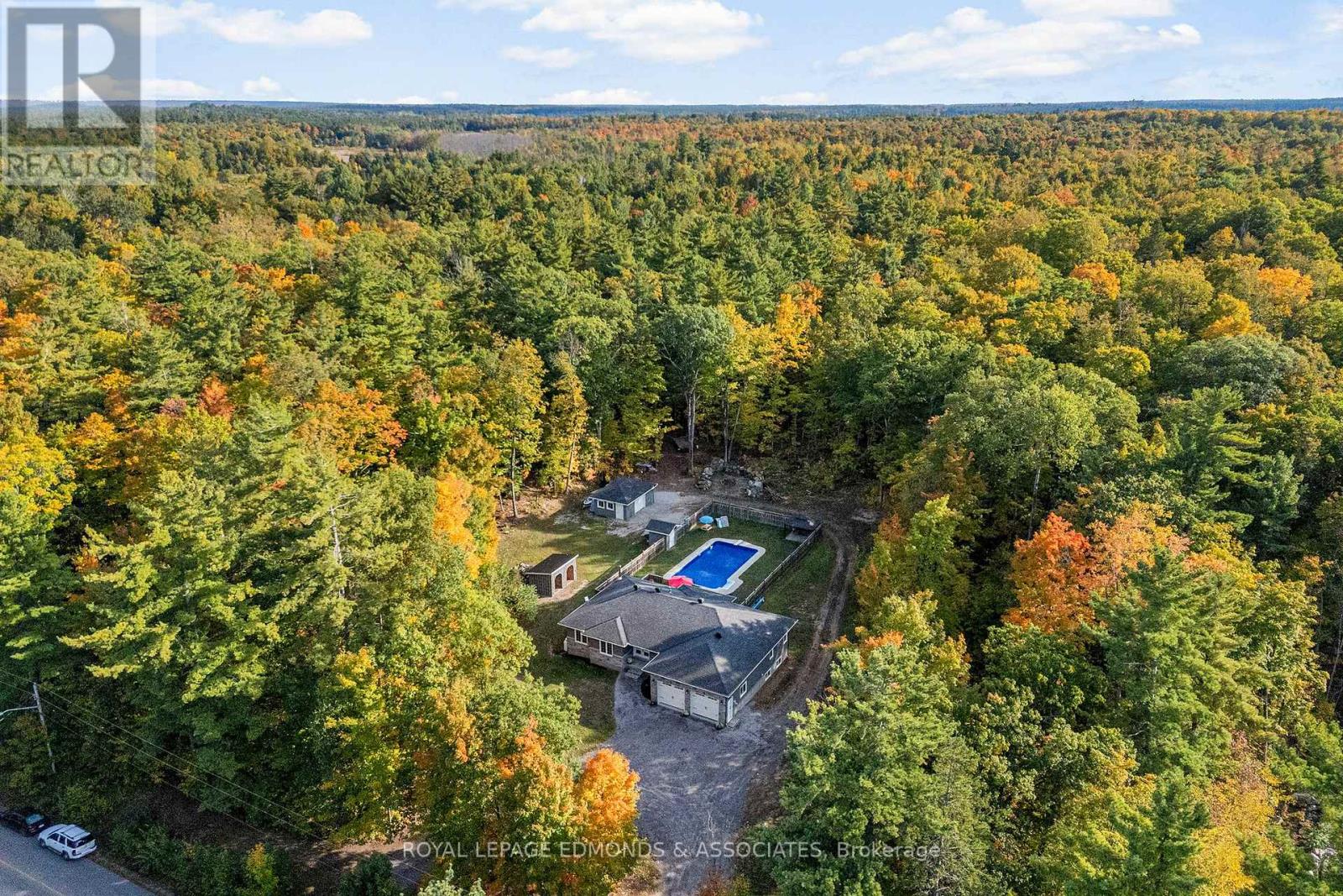 166 Deerfield Drive, Mcnab/braeside, Ontario  K0A 3L0 - Photo 2 - X12429480