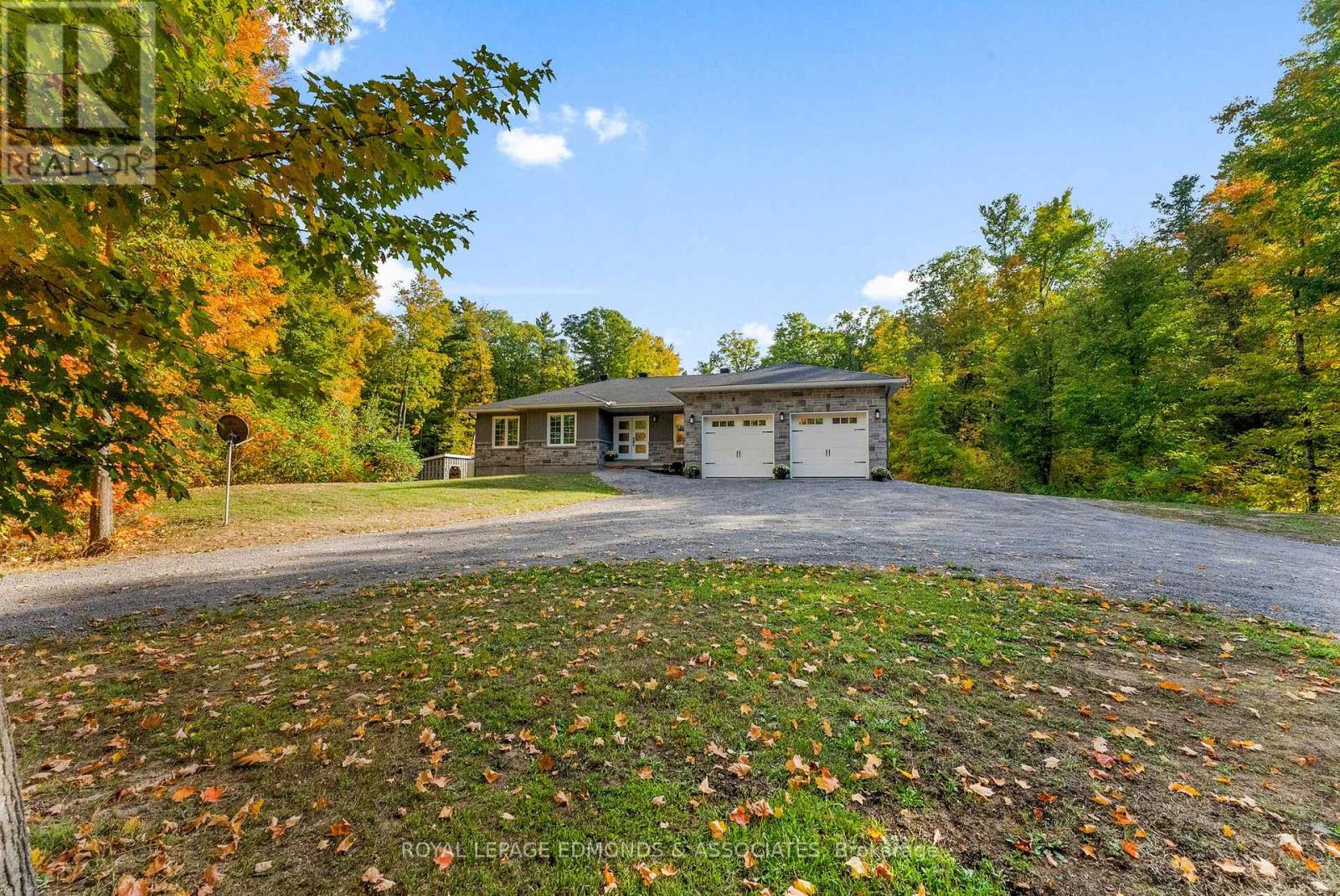 166 Deerfield Drive, Mcnab/braeside, Ontario  K0A 3L0 - Photo 45 - X12429480