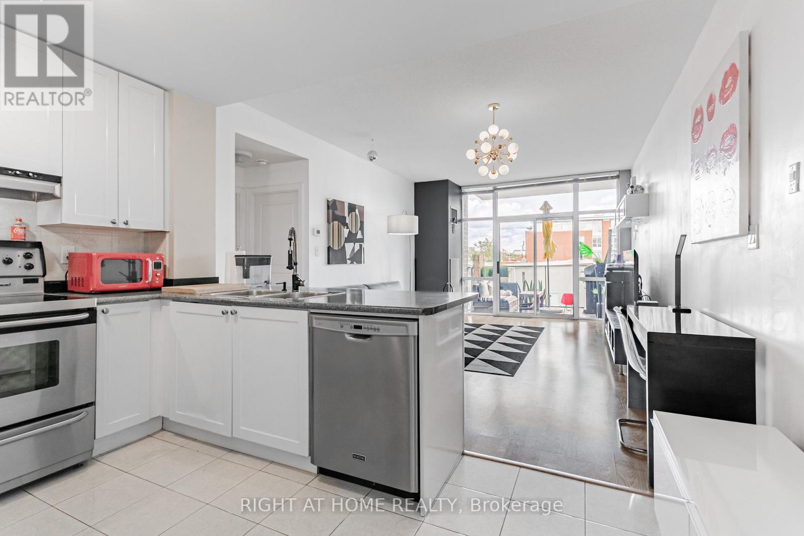 405 - 70 Port Street E, Mississauga (Port Credit), Ontario  L5G 4V8 - Photo 6 - W12364614