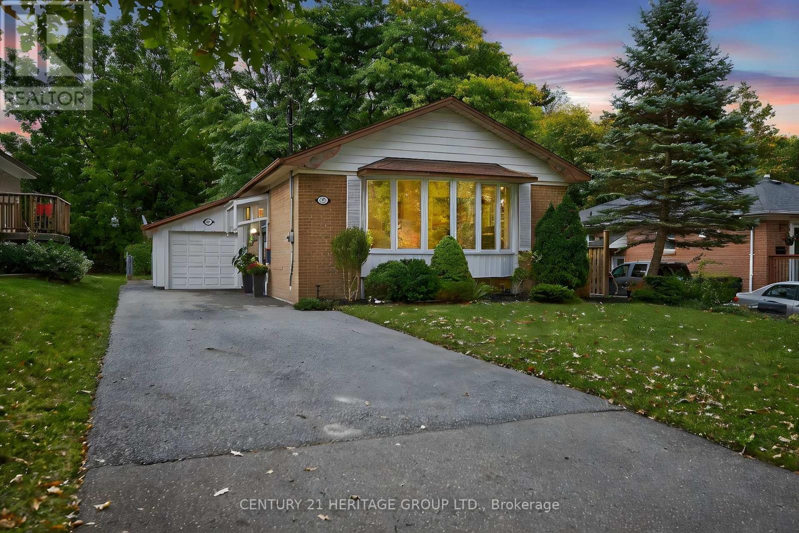 49 BAYVIEW PARKWAY, Newmarket, Ontario