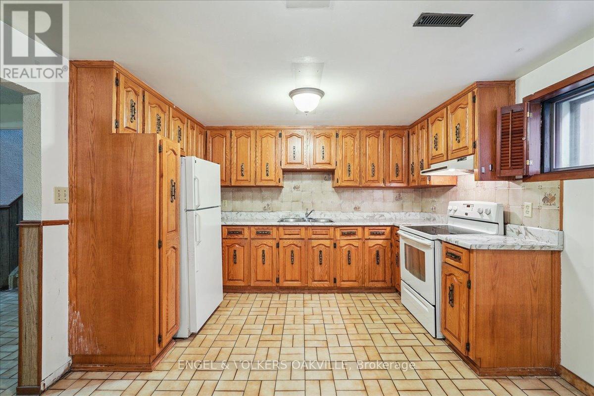 4170 Sunset Valley Court, Mississauga, Ontario  L4W 3L5 - Photo 31 - W12429358