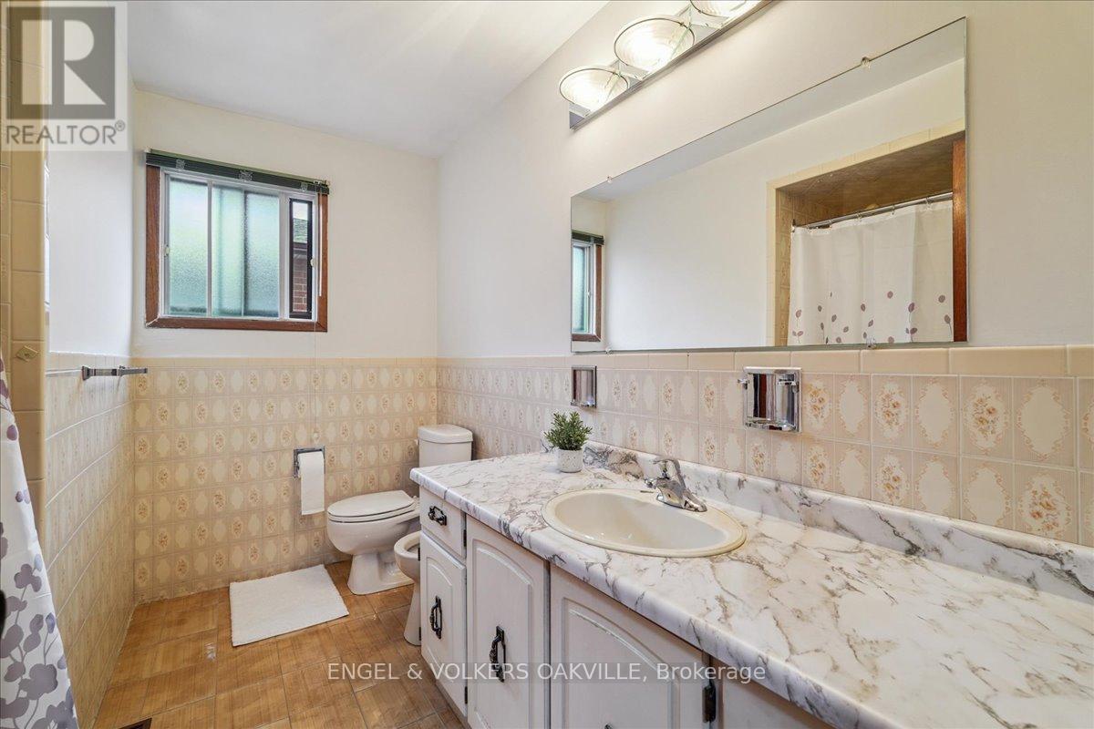 4170 Sunset Valley Court, Mississauga, Ontario  L4W 3L5 - Photo 19 - W12429358