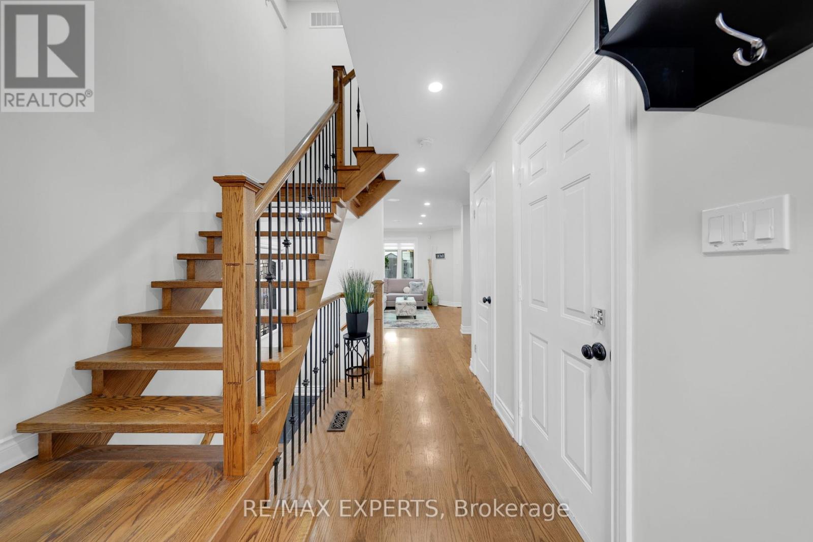 55 Manorwood Court, Caledon, Ontario  L7E 2T2 - Photo 8 - W12417797