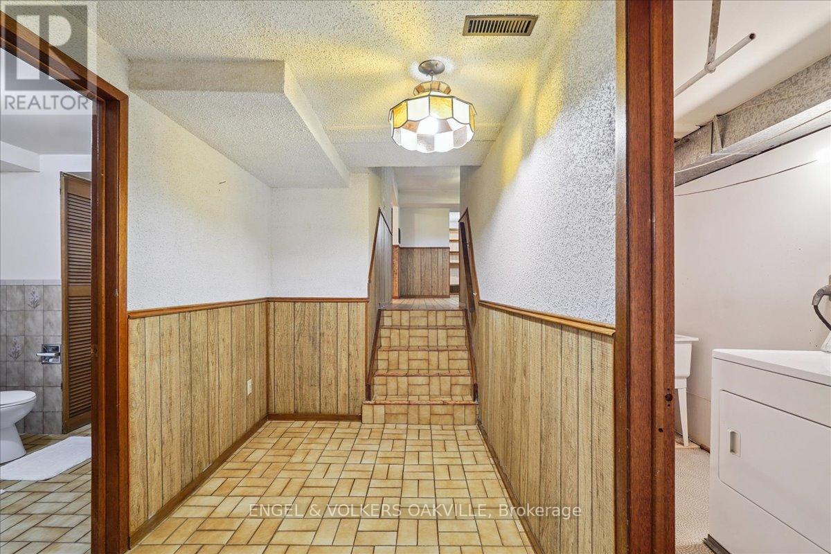 4170 Sunset Valley Court, Mississauga, Ontario  L4W 3L5 - Photo 35 - W12429358