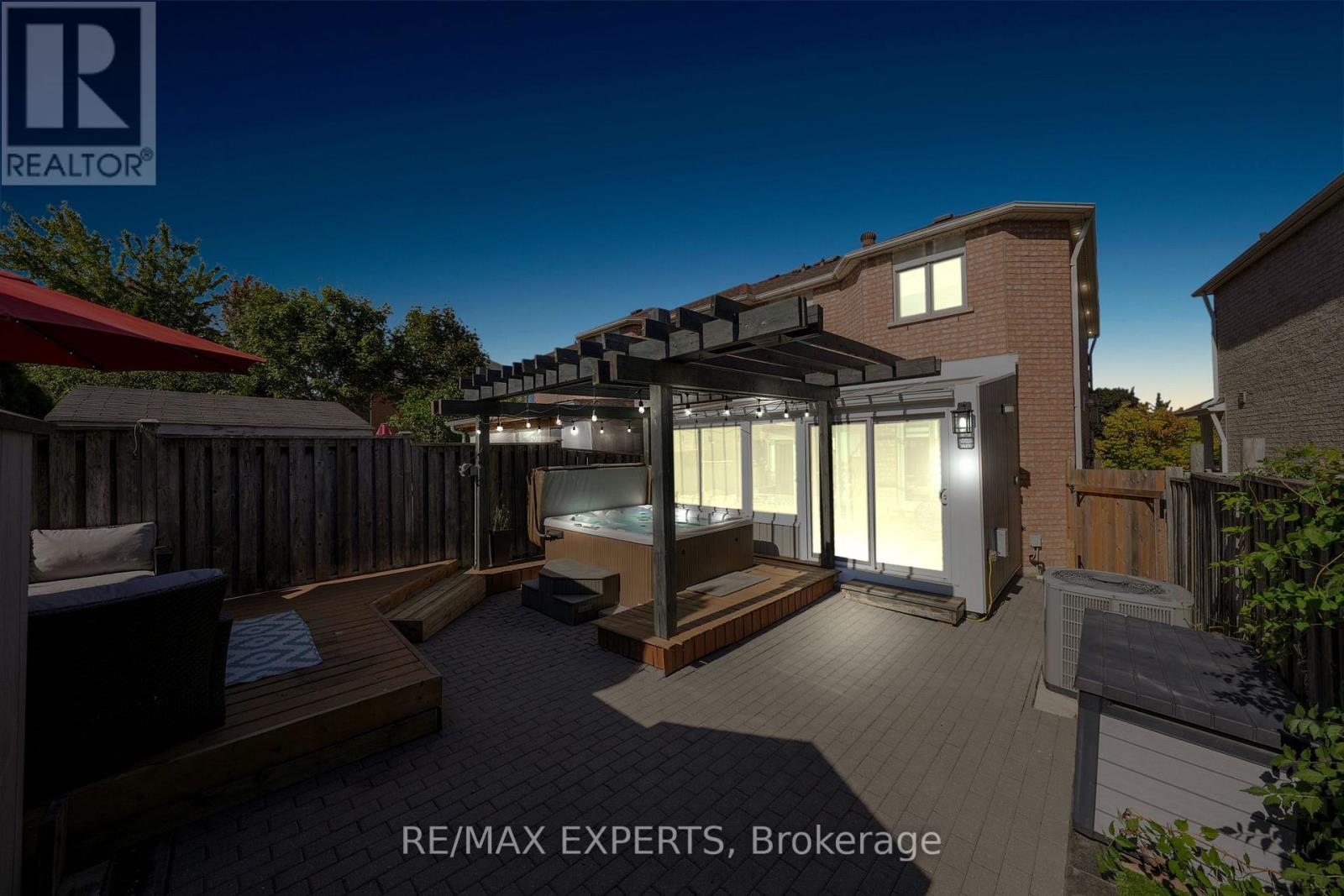 55 Manorwood Court, Caledon, Ontario  L7E 2T2 - Photo 2 - W12417797