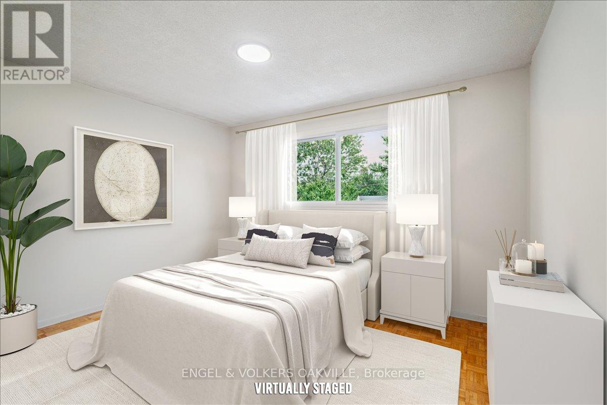 4170 Sunset Valley Court, Mississauga, Ontario  L4W 3L5 - Photo 17 - W12429358