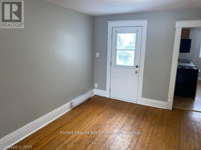 17 Hainer Street, St. Catharines, Ontario  L2S 1M5 - Photo 5 - X12395159