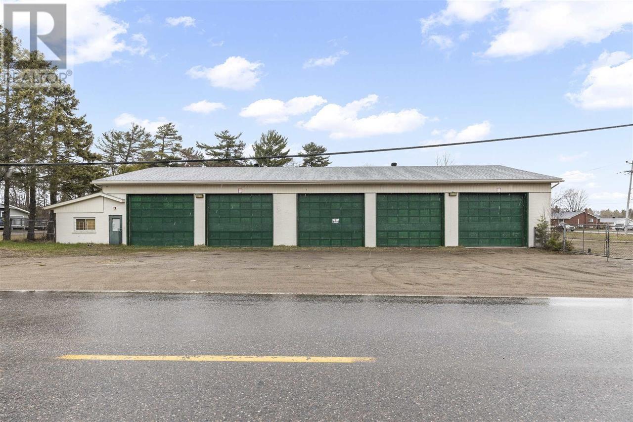 1024 Third Lin W, Sault Ste. Marie, Ontario  P6A 6K4 - Photo 2 - SM252793