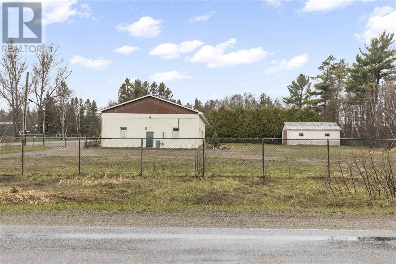 1024 Third Lin W, Sault Ste. Marie, Ontario  P6A 6K4 - Photo 4 - SM252793