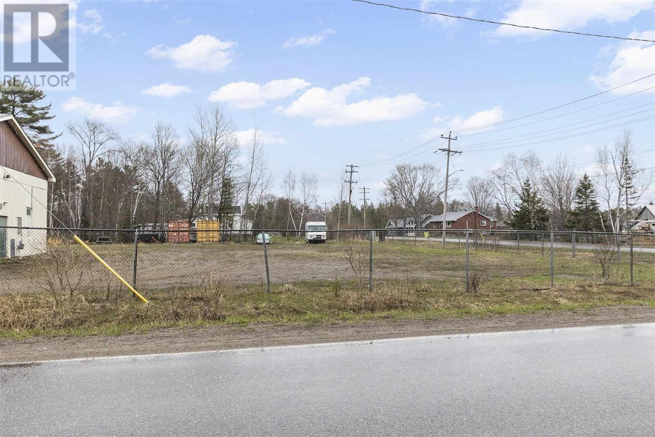 1024 Third Lin W, Sault Ste. Marie, Ontario  P6A 6K4 - Photo 5 - SM252793