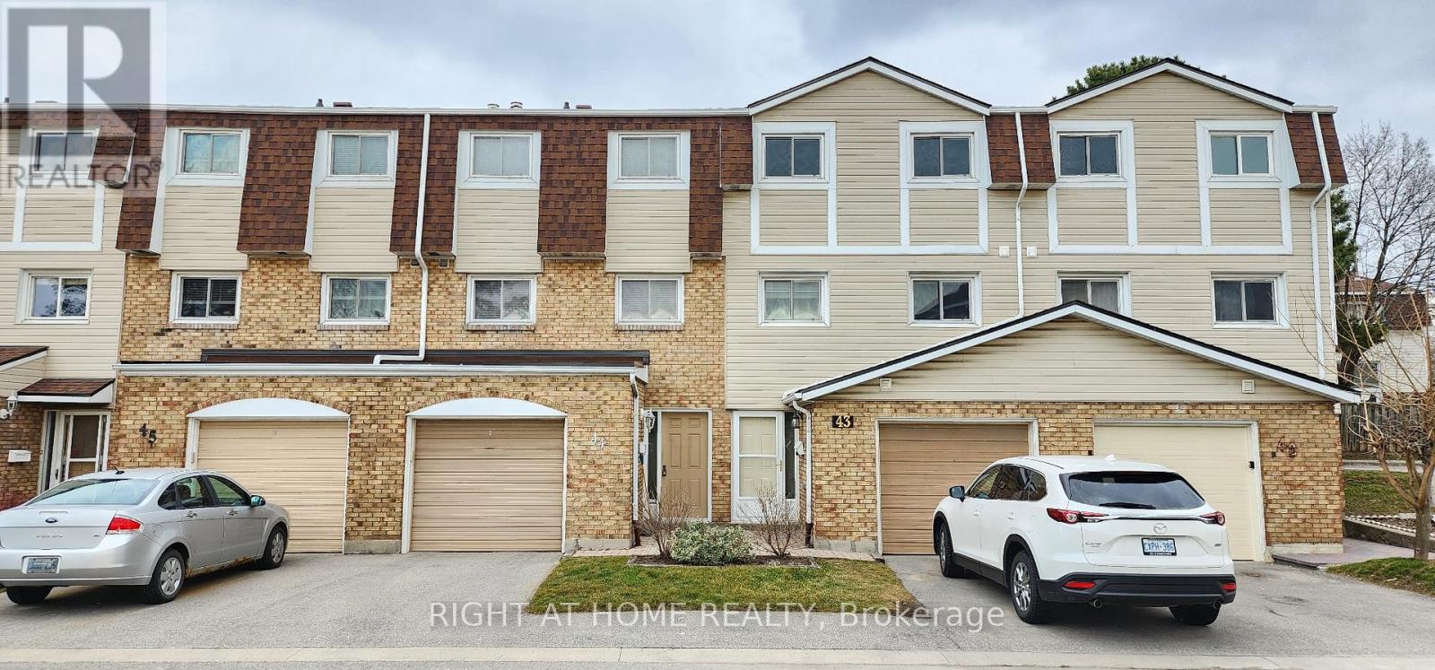 43 - 11 Harrisford Street, Hamilton, Ontario  L8K 6L7 - Photo 3 - X12360580
