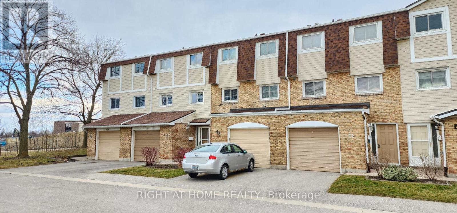 43 - 11 Harrisford Street, Hamilton, Ontario  L8K 6L7 - Photo 4 - X12360580