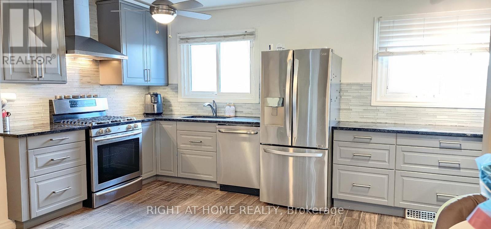 43 - 11 Harrisford Street, Hamilton, Ontario  L8K 6L7 - Photo 2 - X12360580