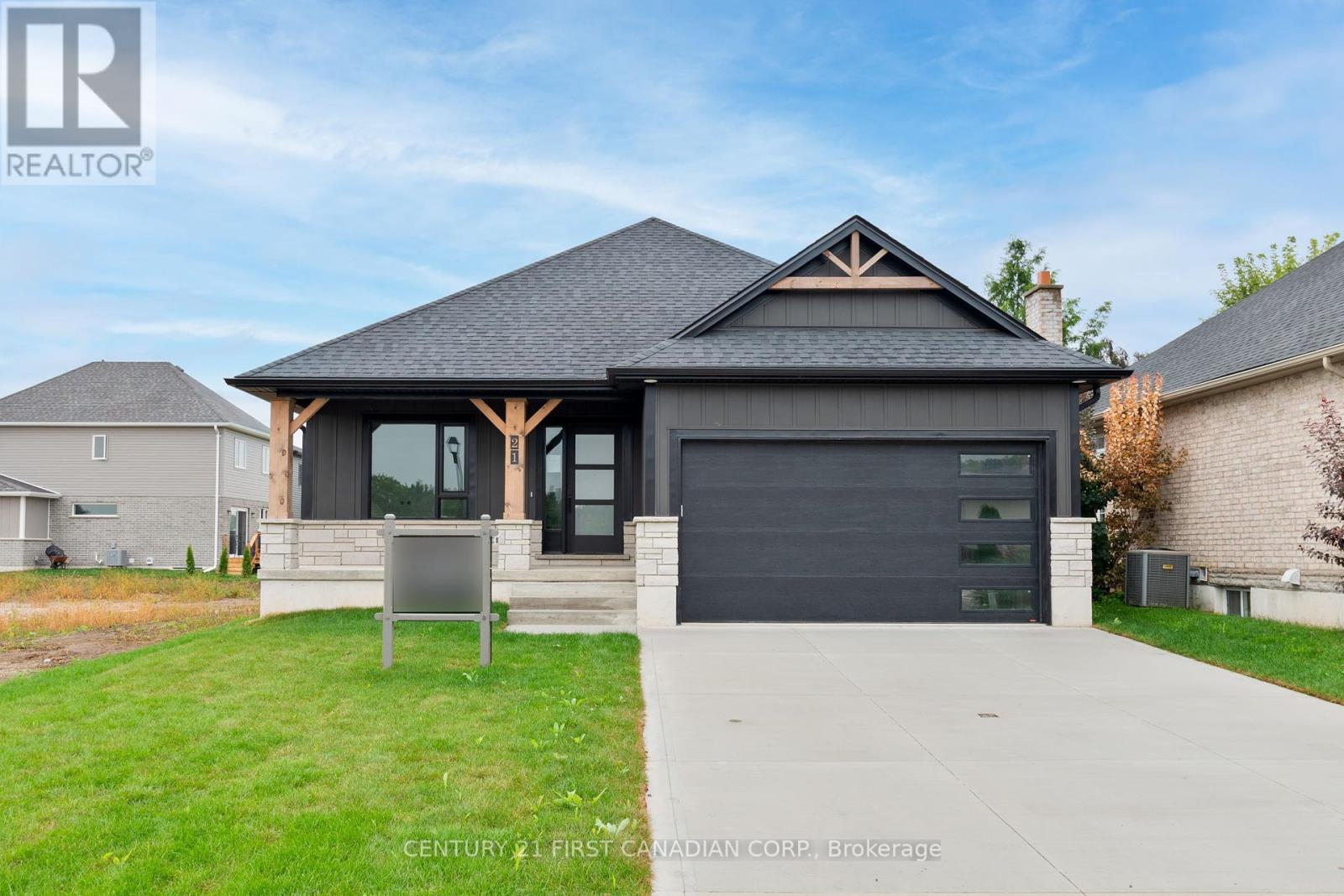 21 Hamilton Street, North Middlesex, Ontario  N0M 1A0 - Photo 2 - X12429625