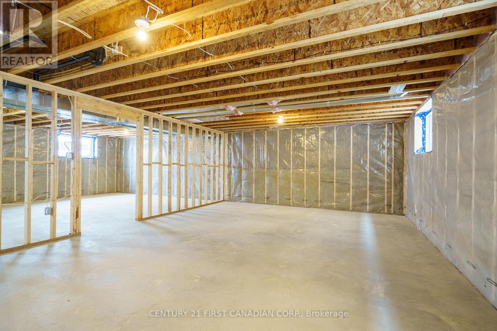 21 Hamilton Street, North Middlesex, Ontario  N0M 1A0 - Photo 25 - X12429625
