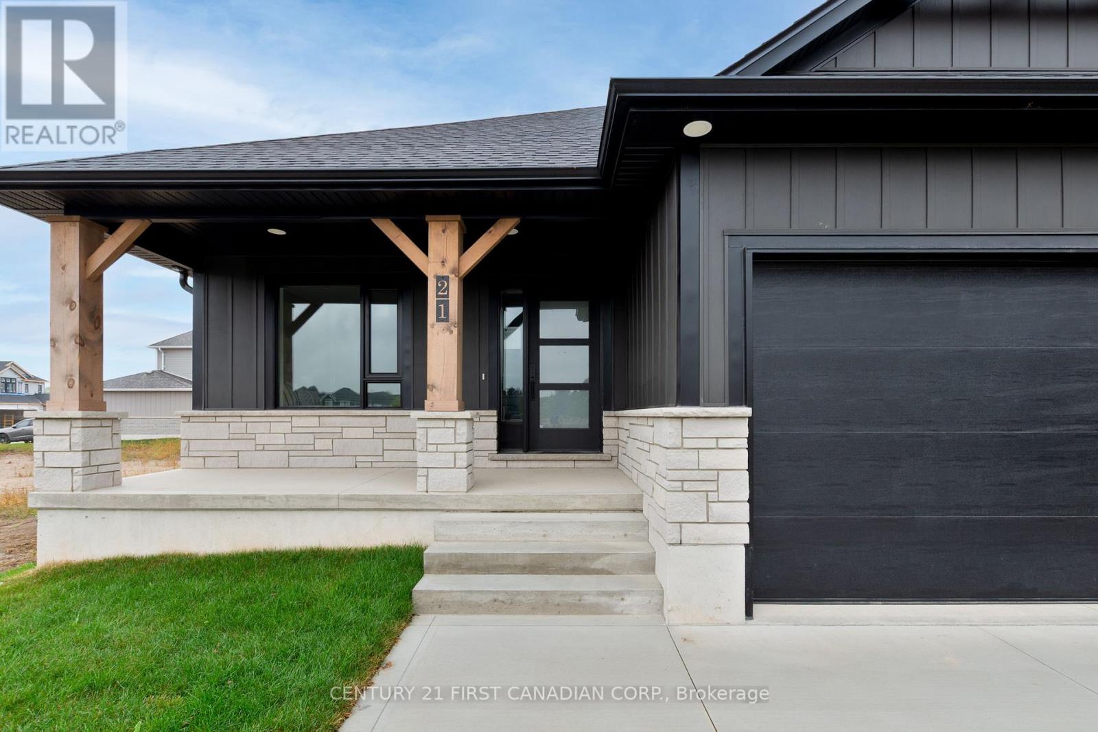 21 Hamilton Street, North Middlesex, Ontario  N0M 1A0 - Photo 4 - X12429625