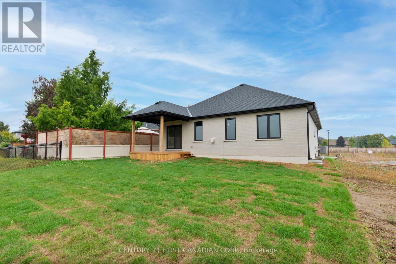 21 Hamilton Street, North Middlesex, Ontario  N0M 1A0 - Photo 6 - X12429625