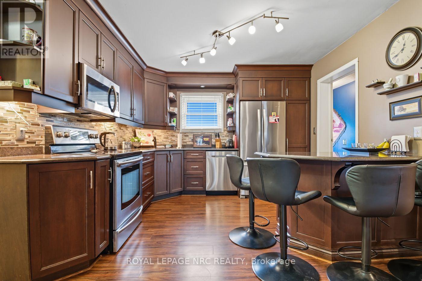 6164 Crimson Drive, Niagara Falls, Ontario  L2G 7S4 - Photo 12 - X12413939