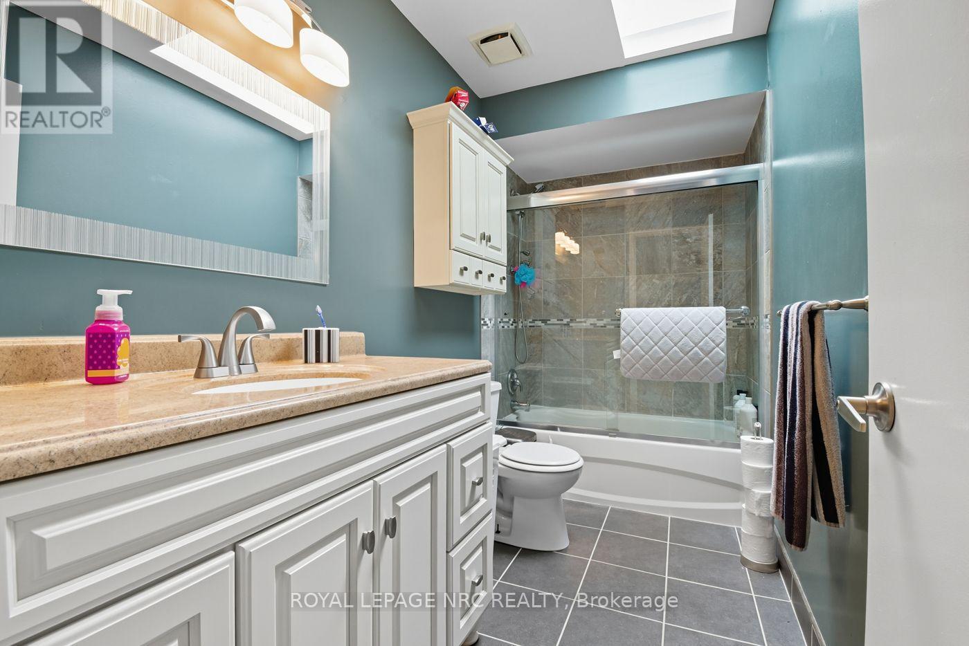 6164 Crimson Drive, Niagara Falls, Ontario  L2G 7S4 - Photo 33 - X12413939