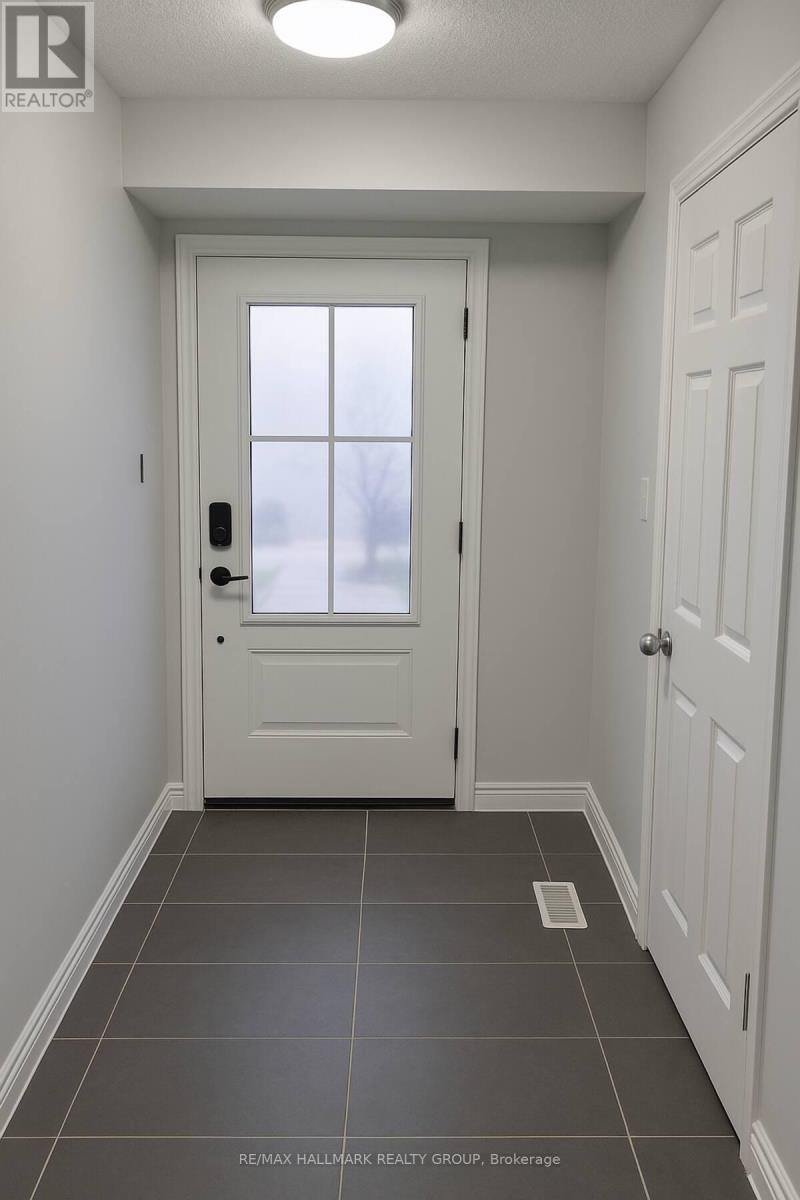 661 Bruxelles Street, Russell, Ontario  K0A 1W0 - Photo 2 - X12429626