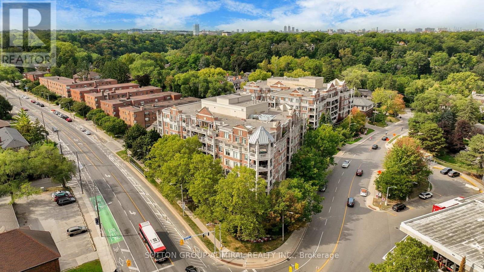207 - 10 Old Mill Trail, Toronto, Ontario  M8X 2Y9 - Photo 39 - W12419476