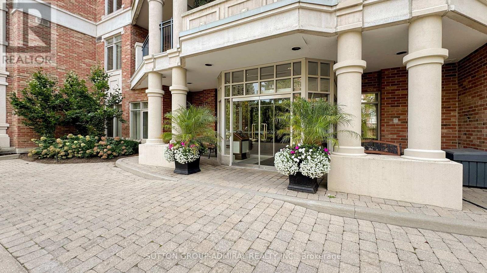 207 - 10 Old Mill Trail, Toronto, Ontario  M8X 2Y9 - Photo 2 - W12419476