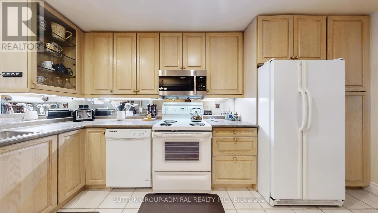 207 - 10 Old Mill Trail, Toronto, Ontario  M8X 2Y9 - Photo 16 - W12419476