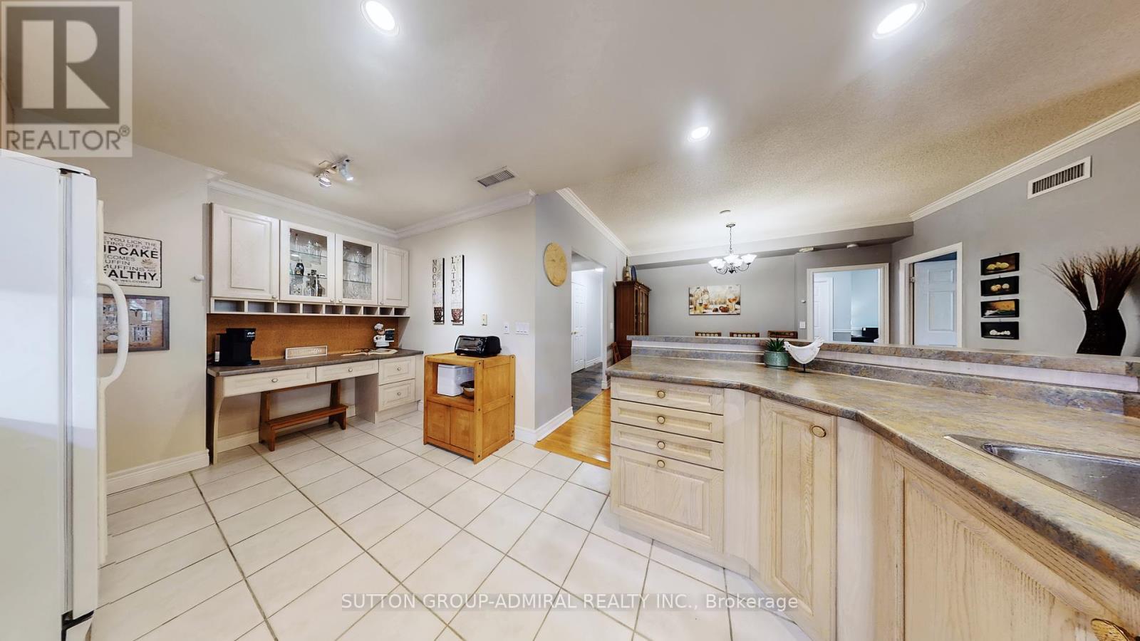 207 - 10 Old Mill Trail, Toronto, Ontario  M8X 2Y9 - Photo 20 - W12419476