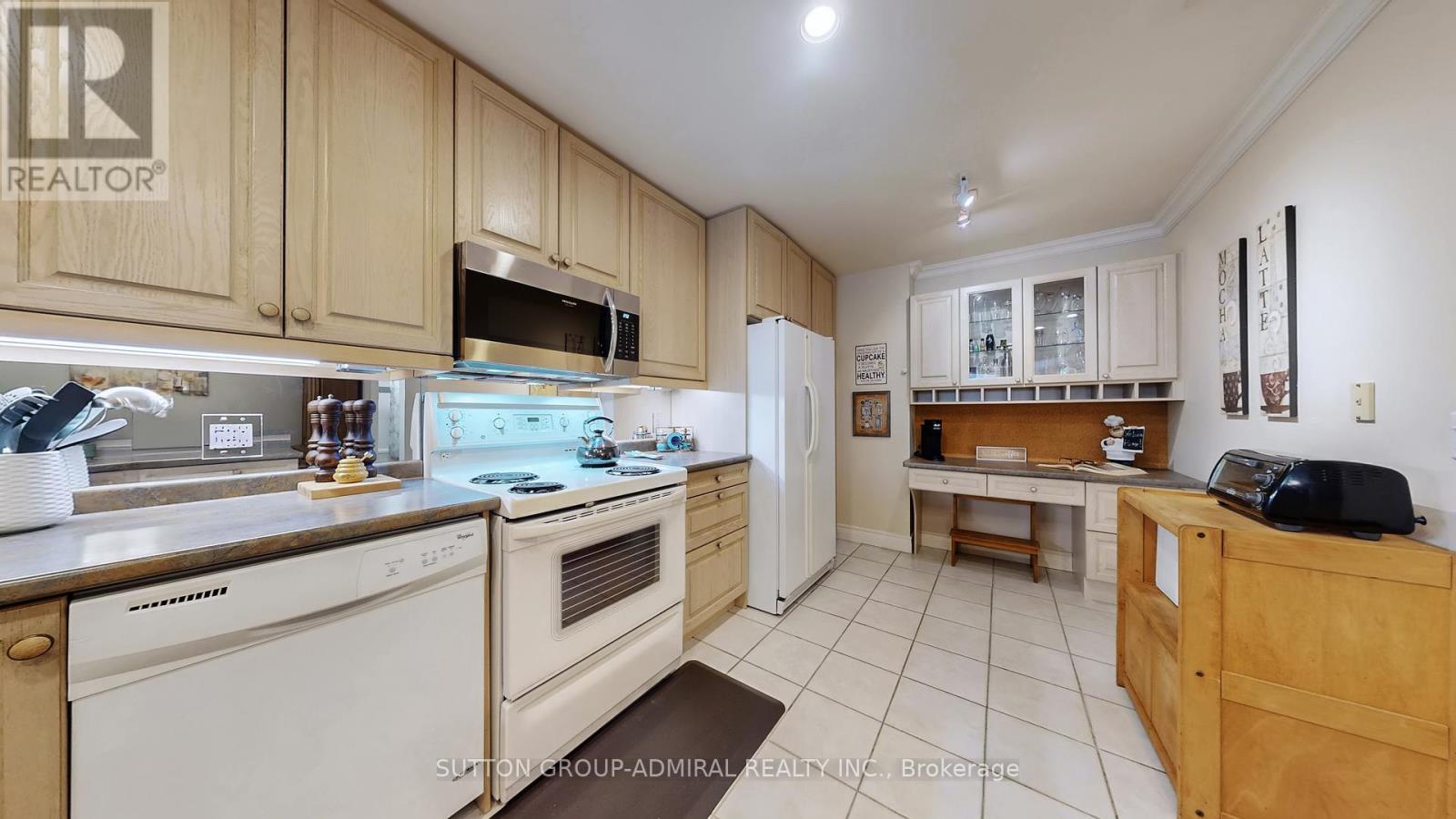 207 - 10 Old Mill Trail, Toronto, Ontario  M8X 2Y9 - Photo 17 - W12419476