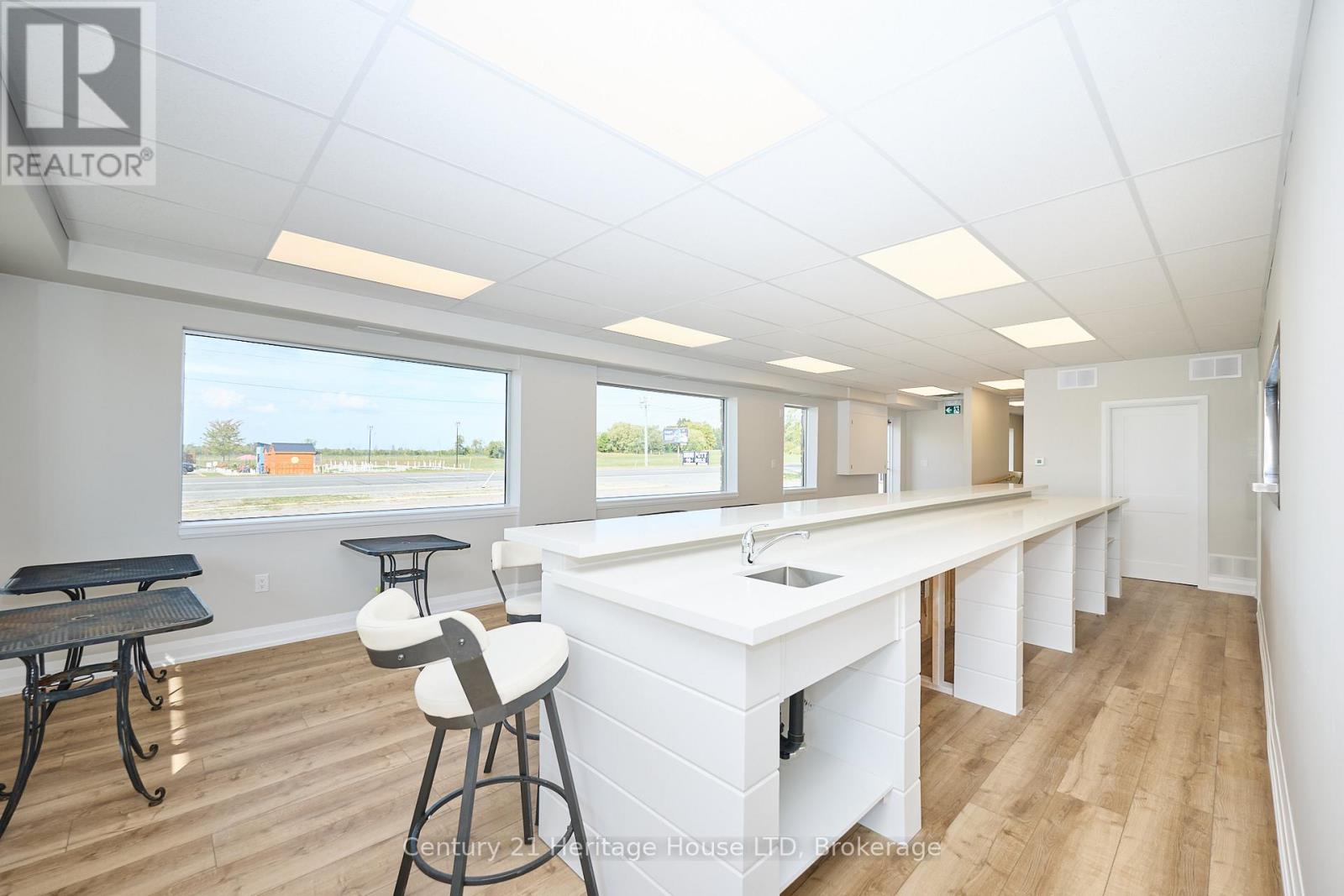 3551 Garrison Road, Fort Erie, Ontario  L0S 1N0 - Photo 6 - X12429567
