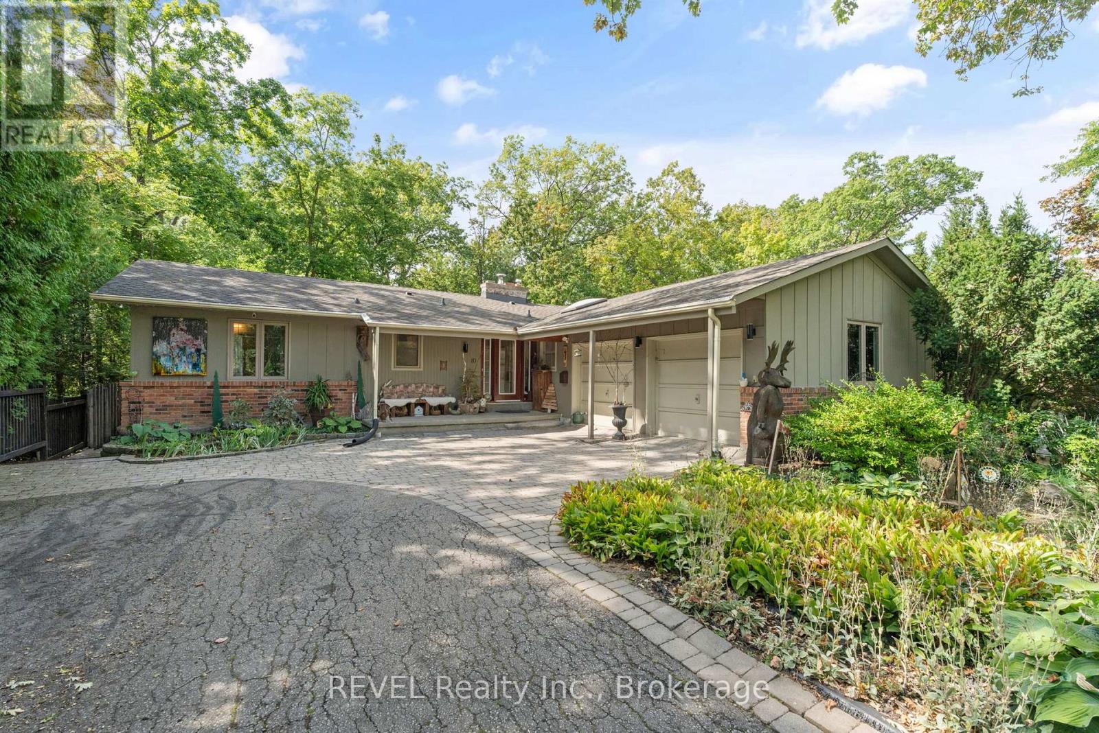 10 Woodington Crescent, St. Catharines (Glendale/glenridge), Ontario  L2T 3T7 - Photo 1 - X12429604
