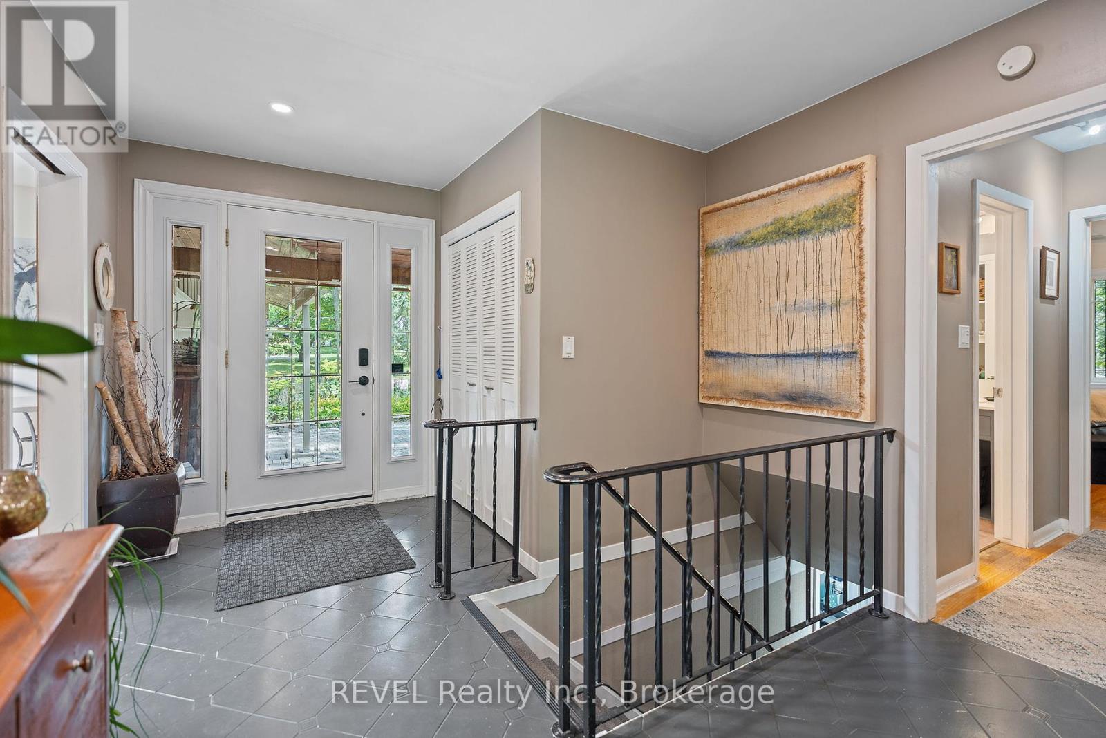 10 Woodington Crescent, St. Catharines (Glendale/glenridge), Ontario  L2T 3T7 - Photo 11 - X12429604