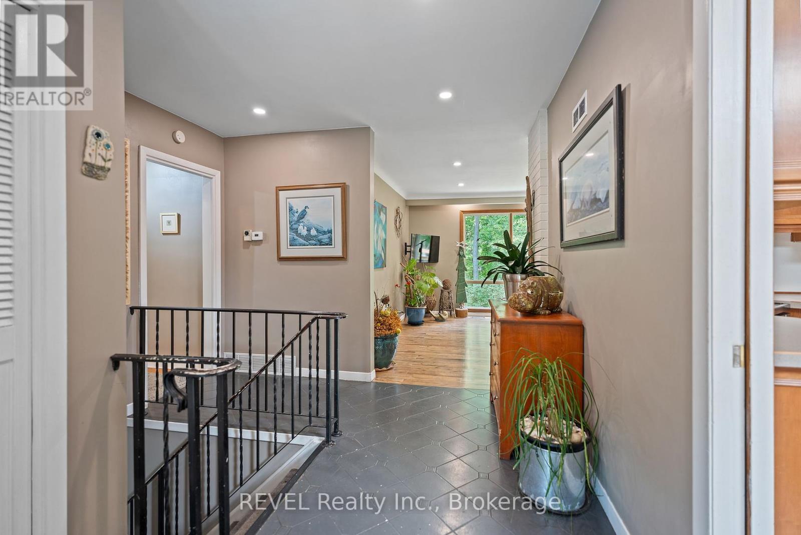10 Woodington Crescent, St. Catharines (Glendale/glenridge), Ontario  L2T 3T7 - Photo 12 - X12429604