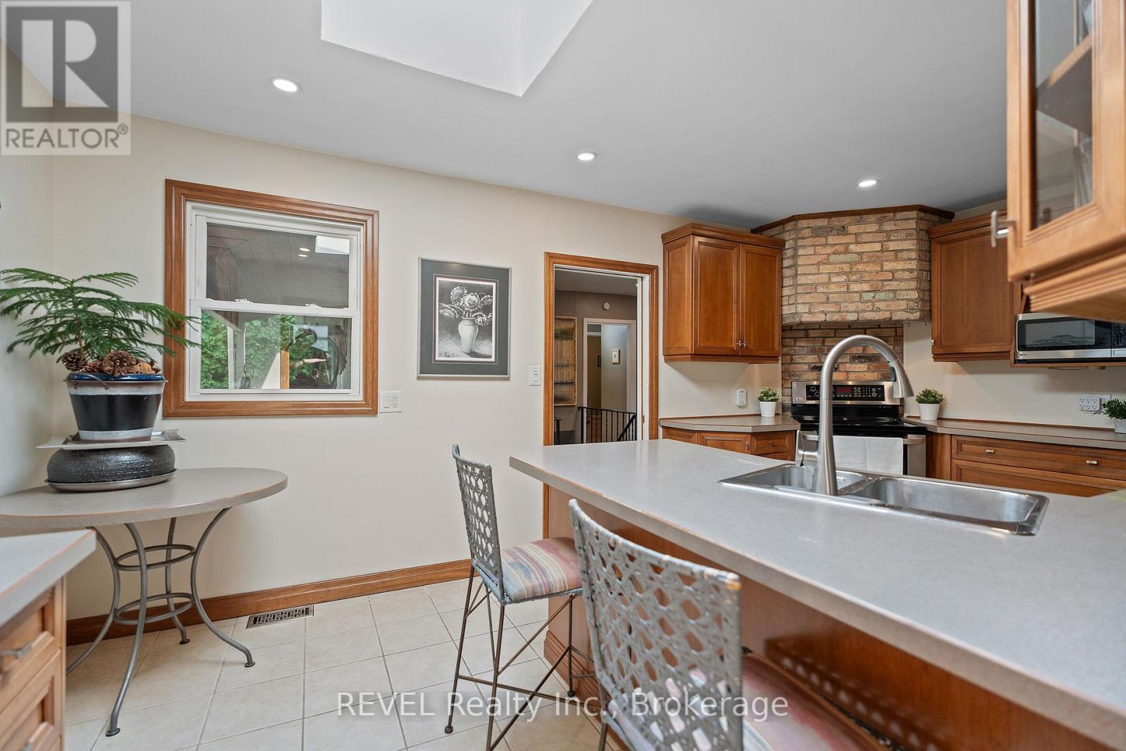 10 Woodington Crescent, St. Catharines (Glendale/glenridge), Ontario  L2T 3T7 - Photo 14 - X12429604