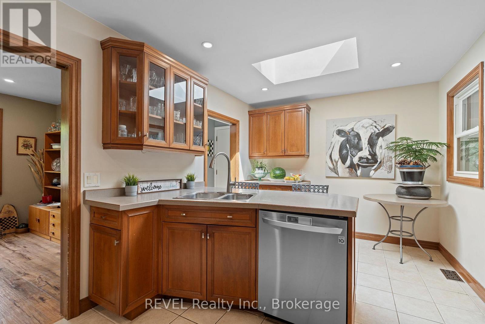 10 Woodington Crescent, St. Catharines (Glendale/glenridge), Ontario  L2T 3T7 - Photo 17 - X12429604