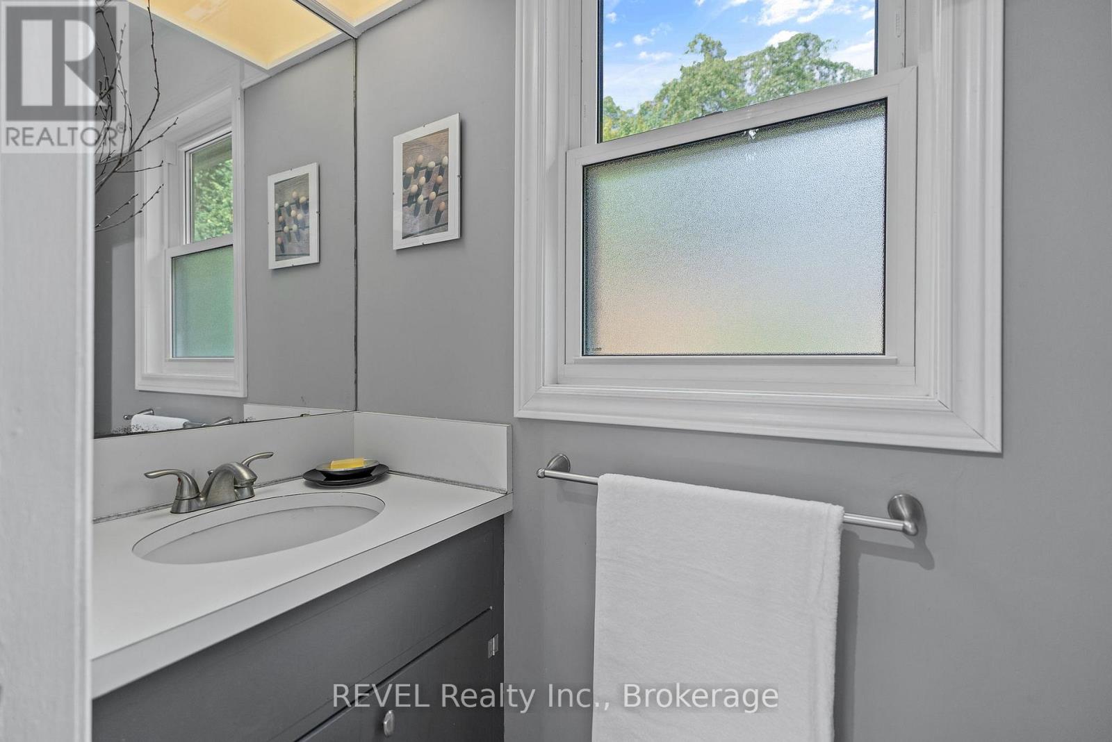 10 Woodington Crescent, St. Catharines (Glendale/glenridge), Ontario  L2T 3T7 - Photo 19 - X12429604