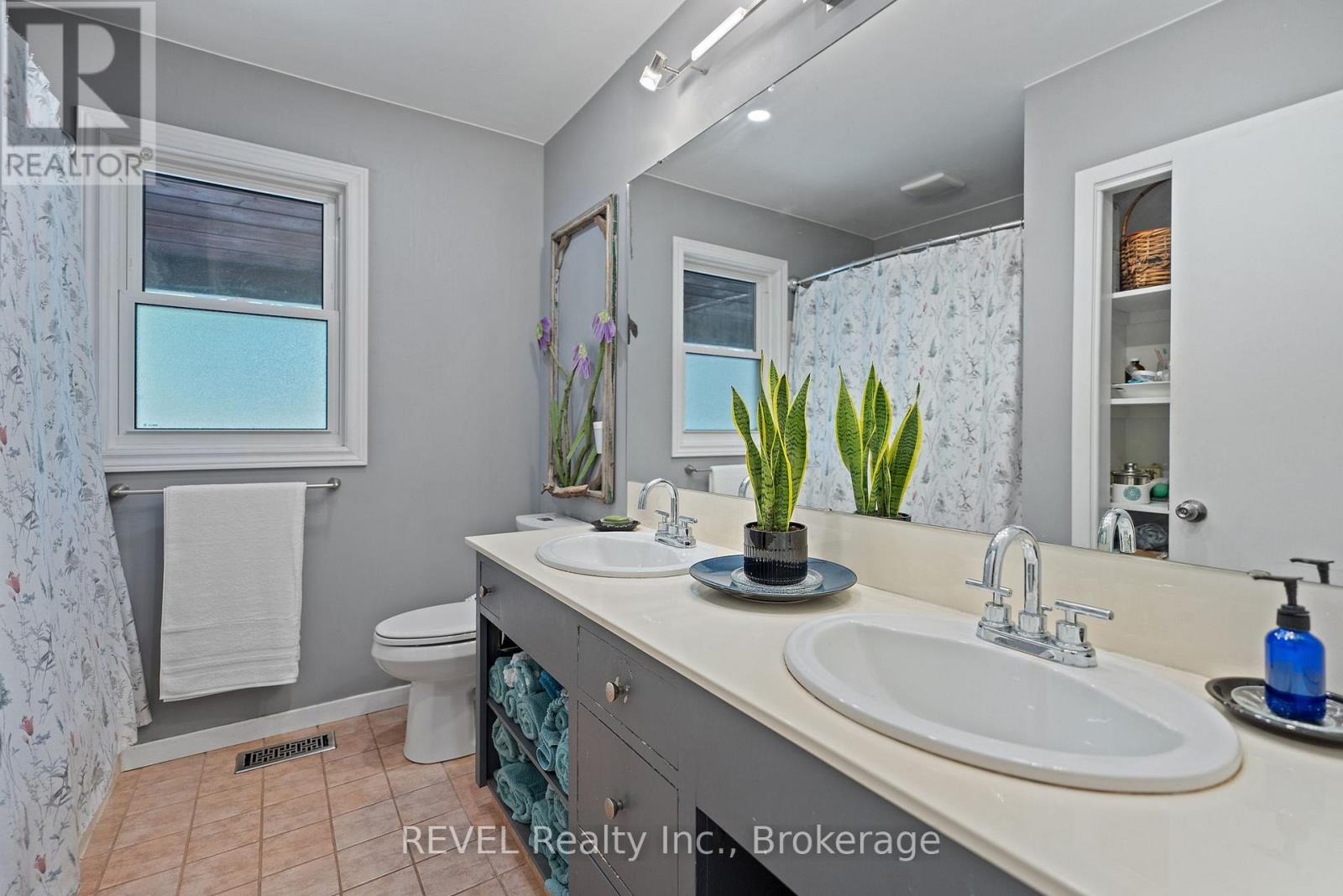 10 Woodington Crescent, St. Catharines (Glendale/glenridge), Ontario  L2T 3T7 - Photo 30 - X12429604