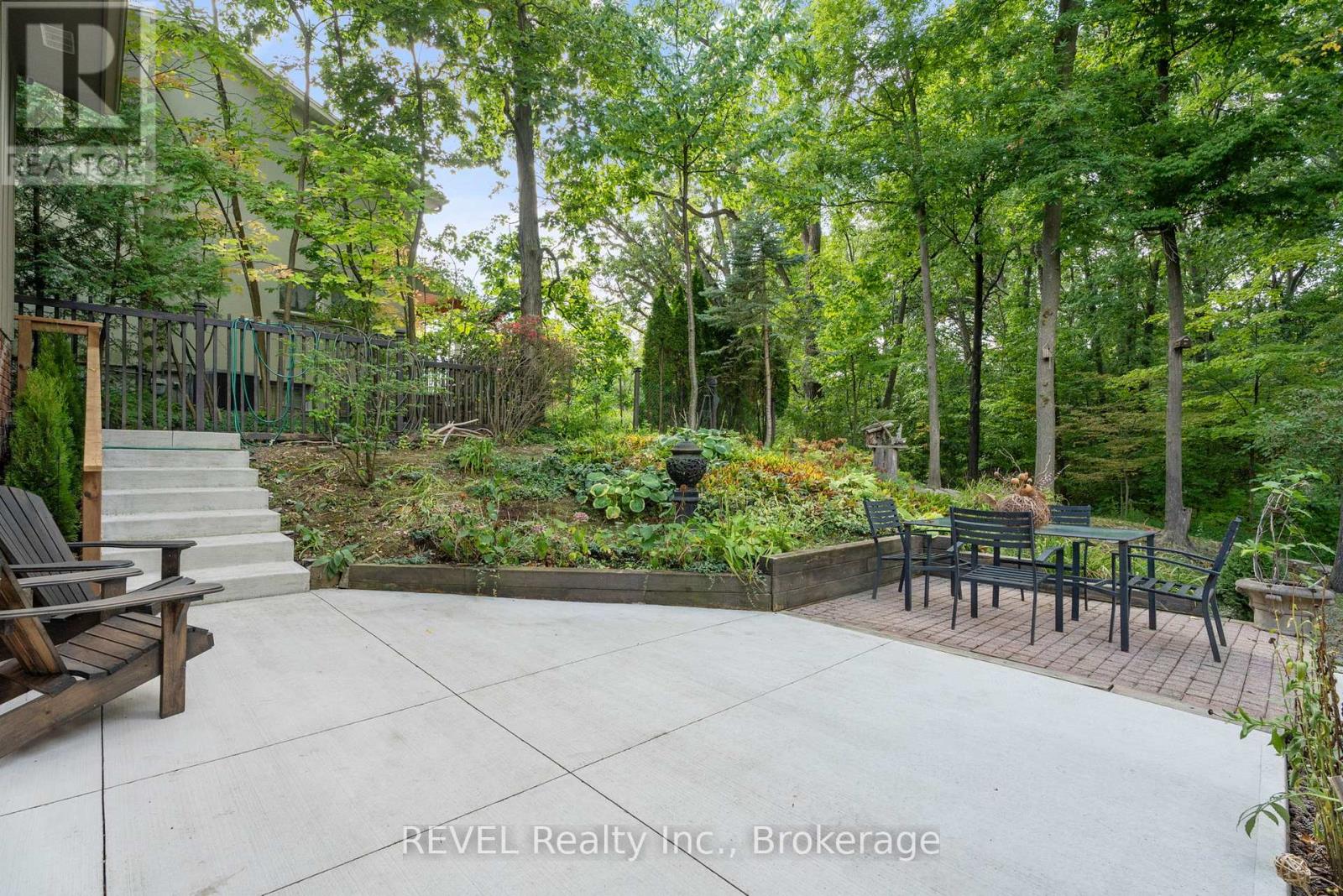 10 Woodington Crescent, St. Catharines (Glendale/glenridge), Ontario  L2T 3T7 - Photo 4 - X12429604