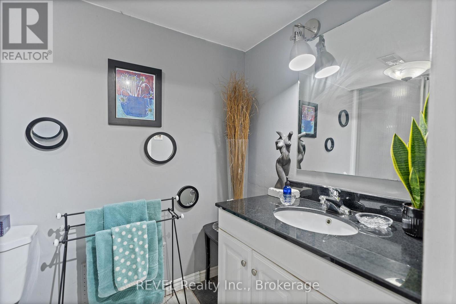 10 Woodington Crescent, St. Catharines (Glendale/glenridge), Ontario  L2T 3T7 - Photo 41 - X12429604