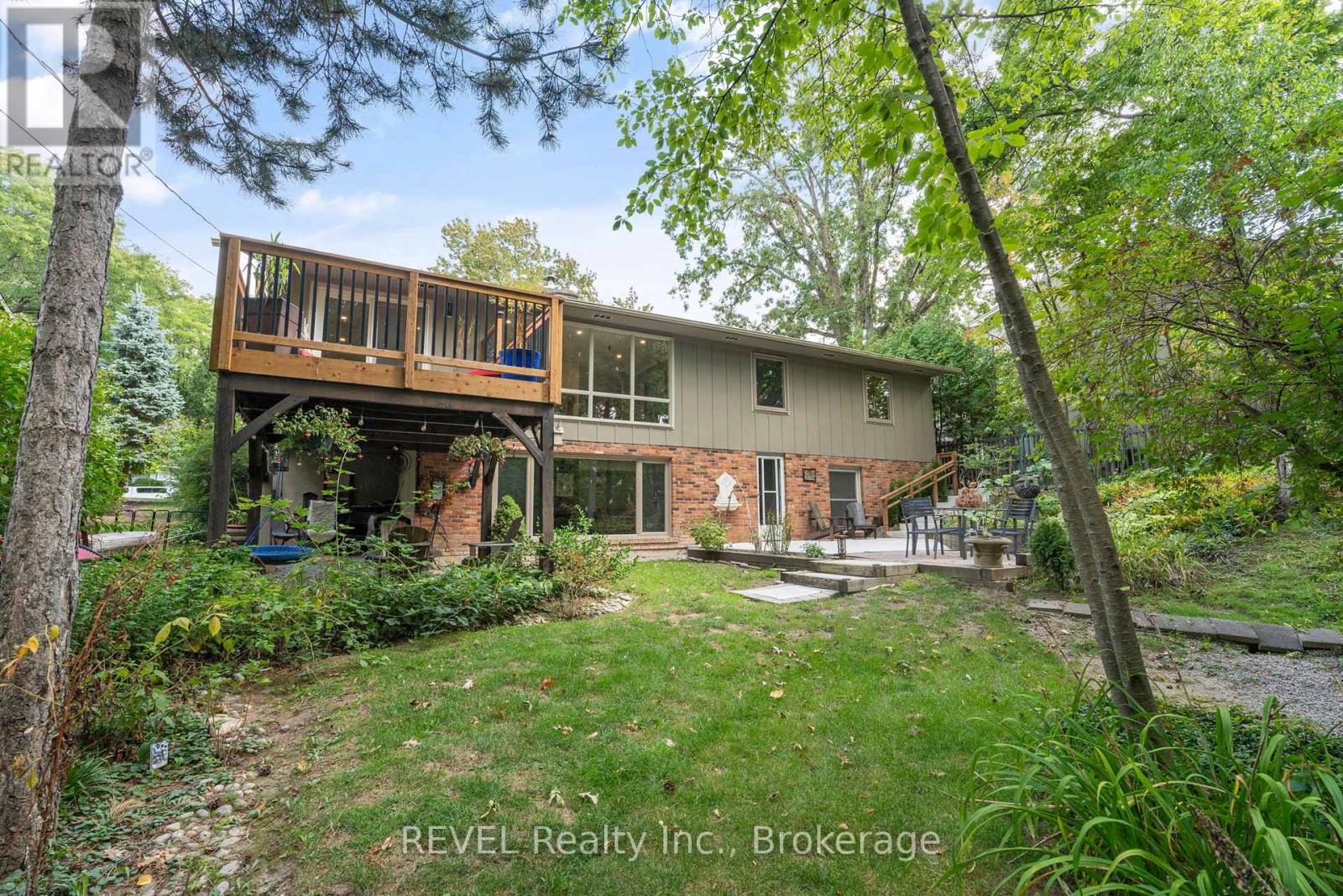 10 Woodington Crescent, St. Catharines (Glendale/glenridge), Ontario  L2T 3T7 - Photo 6 - X12429604