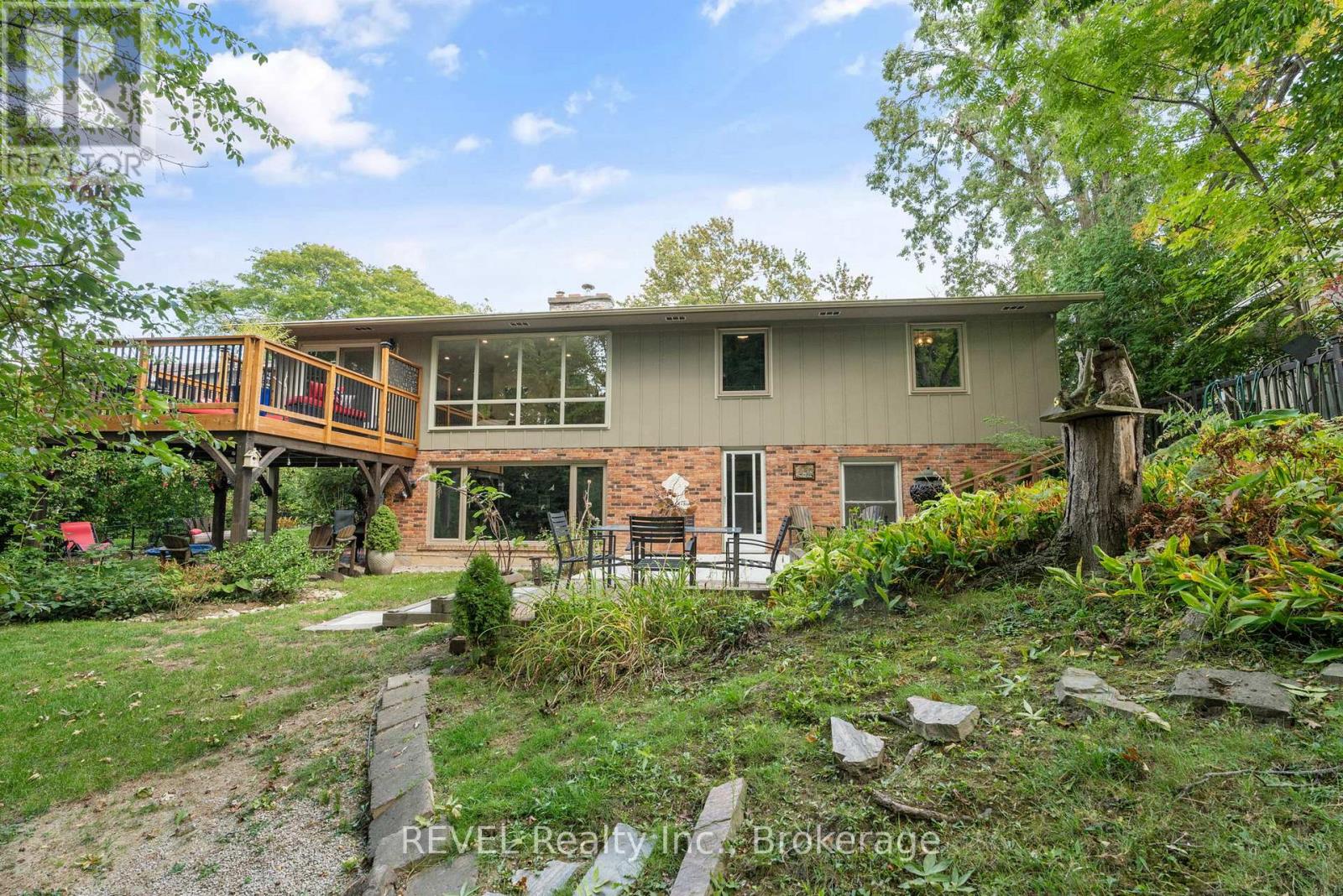 10 Woodington Crescent, St. Catharines (Glendale/glenridge), Ontario  L2T 3T7 - Photo 7 - X12429604