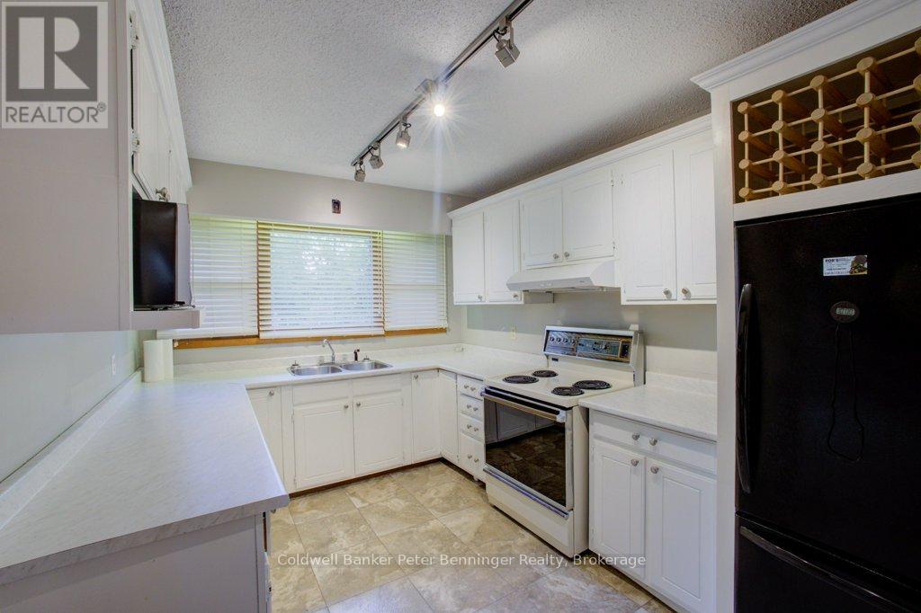 361 Tyendinaga Drive, Saugeen Shores, Ontario  N0H 2L0 - Photo 15 - X12429612