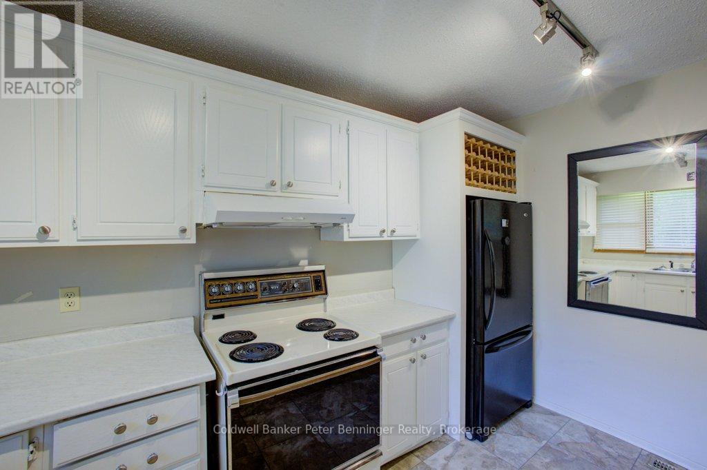 361 Tyendinaga Drive, Saugeen Shores, Ontario  N0H 2L0 - Photo 16 - X12429612