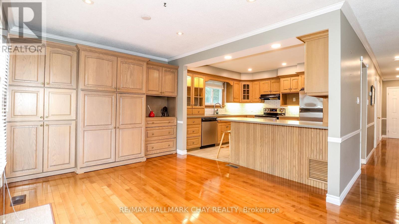 250 Superior Street, Clearview, Ontario  L0M 1S0 - Photo 10 - S12429486