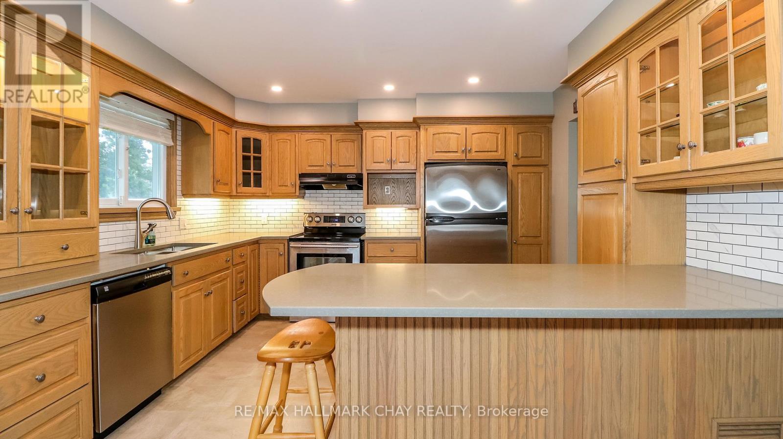 250 Superior Street, Clearview, Ontario  L0M 1S0 - Photo 12 - S12429486